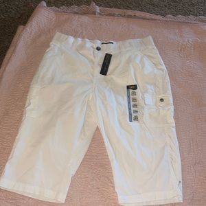 NWT Plus size 18W white capris